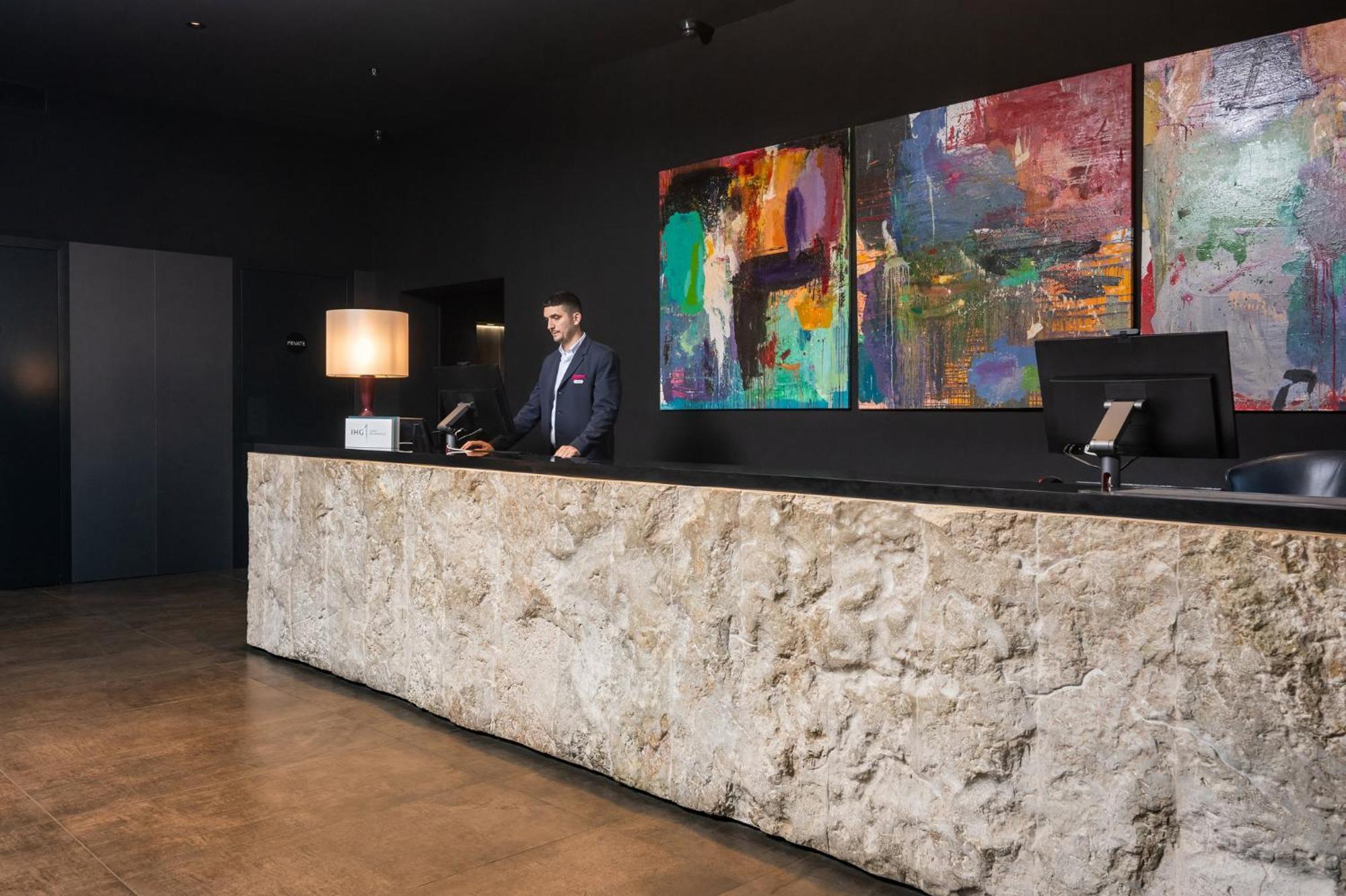Crowne Plaza Podgorica By Ihg Hotel Exterior foto